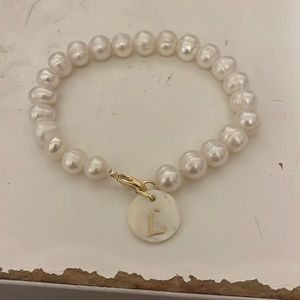 Pearl bracelet with L charm